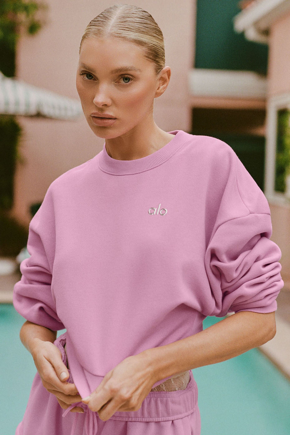Cropped Accolade Crewneck - Candy Heart Pink